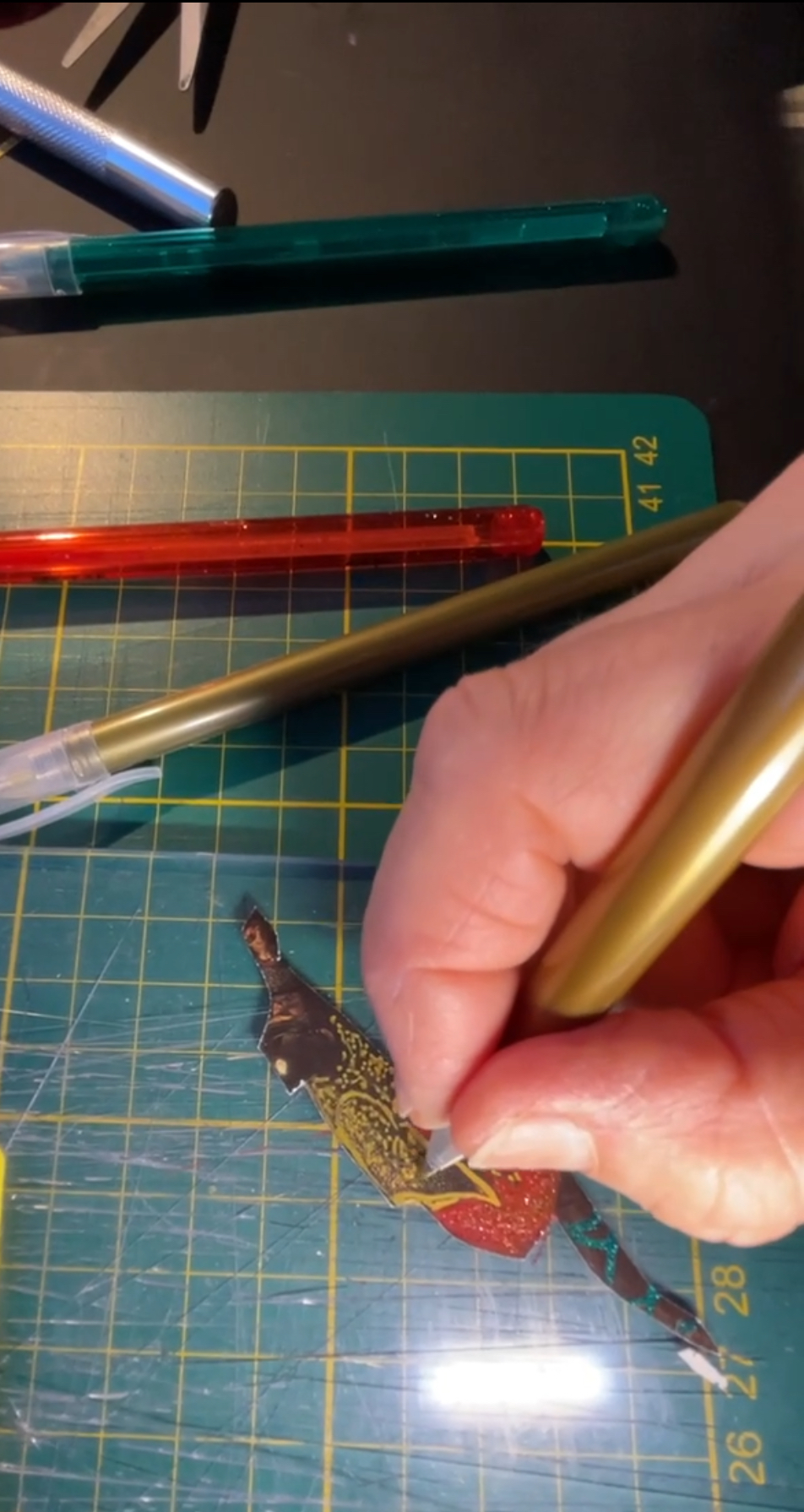 ATELIER ART-THÉRAPIE / COLLAGE & CONSTELLATIONS FAMILIALES – Image 4